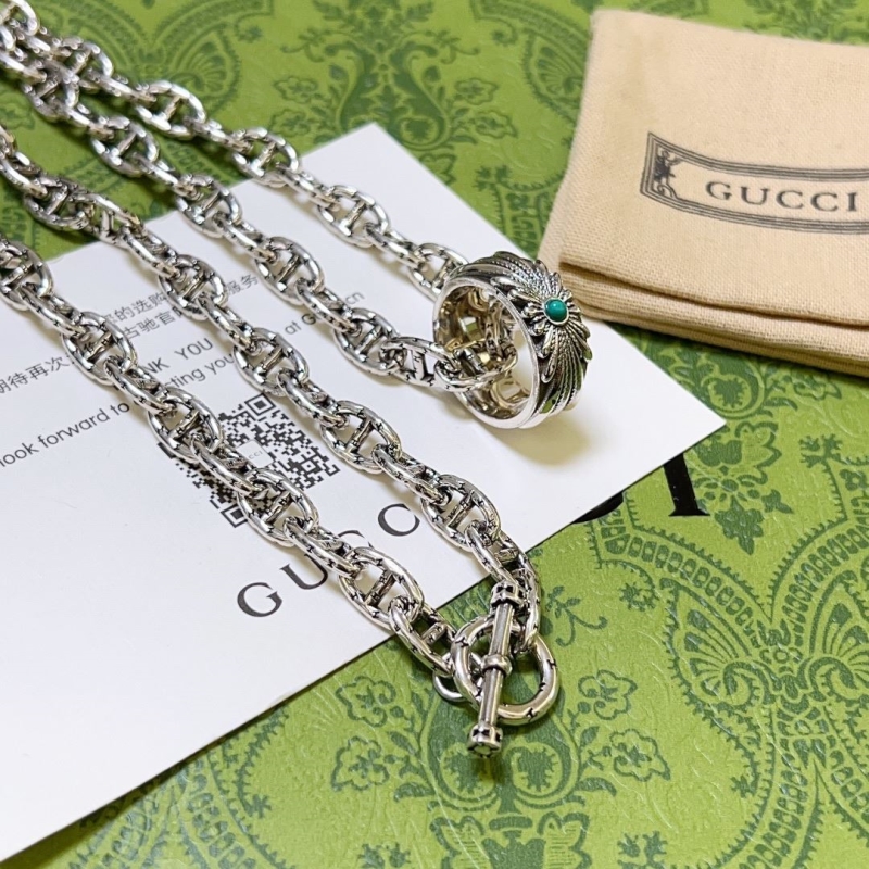 G*u*i necklaces